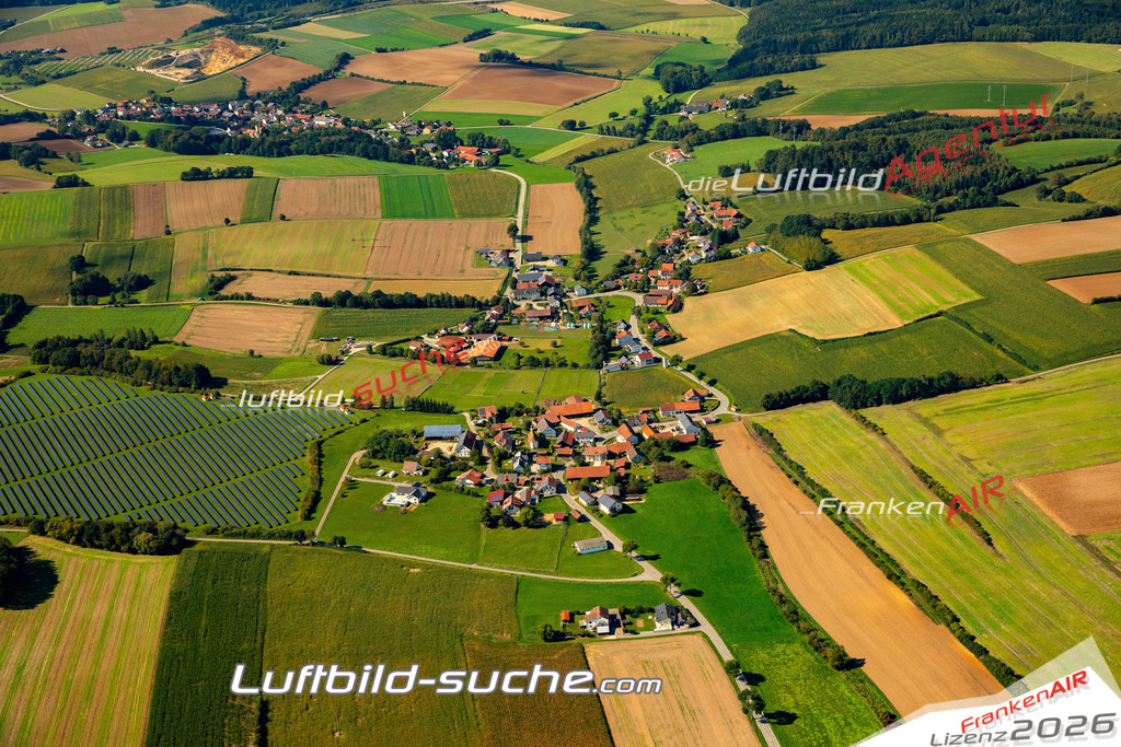 Das Luftbild zeigt : Unterhaselbach Mallersdorf-Pfaffenberg - Die Luftaufnahme wurde 2023 vom UL-Flugzeug aus erstellt ( keine Drohne ) - Hochauflösende Luftaufnahme - Für grossformatige Ausdrucke geeignet. Die Geschenkidee !Mit Lizenz und Bildrechte bestellbar