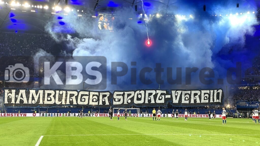 KBS Picture_HSV-FCStPauli_002 | HSV Fans Nordtribuene mit Choreo und Leuchtkugel von der St. Pauli Fantribuene ,Sportplatz :  Volksparkstadion,Hamburger Derby, - Realisiert mit Pictrs.com