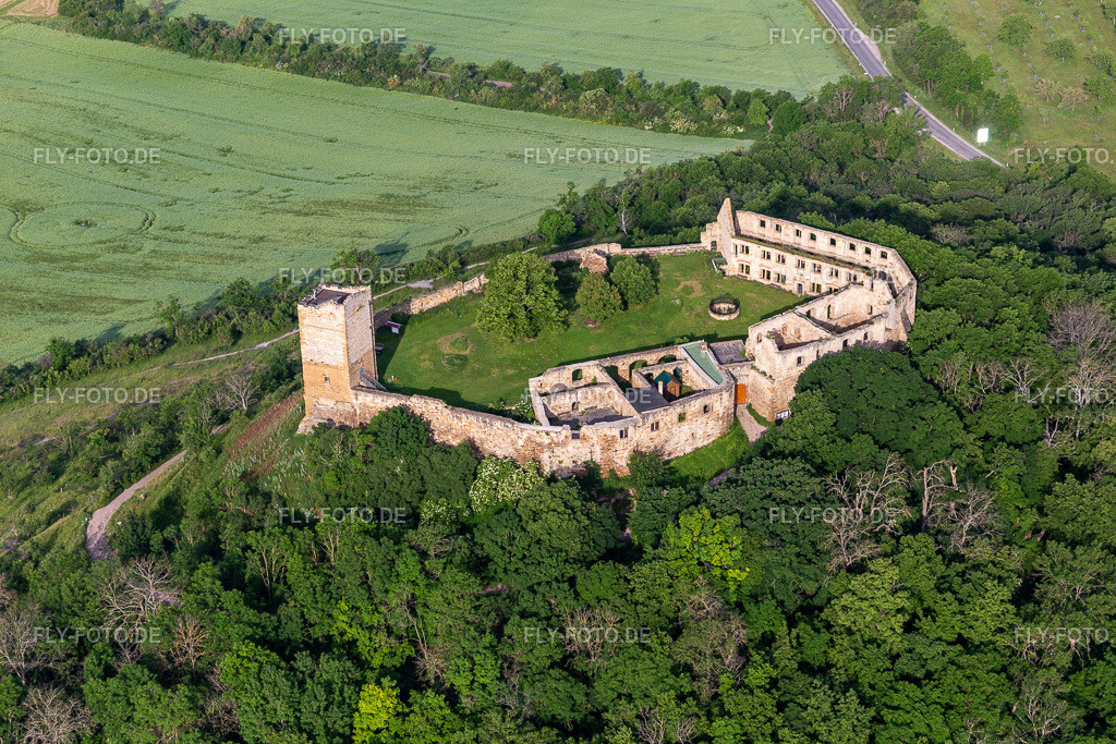 Burg Gleichen | Luftbild: Burg Gleichen im Ortsteil Wandersleben in Drei Gleichen im Bundesland Thüringen in Deutschland. Foto: IMG_007683.jpg vom 15.06.2021 durch Werner Riehm/FLY-FOTO.de - Realisiert mit Pictrs.com
