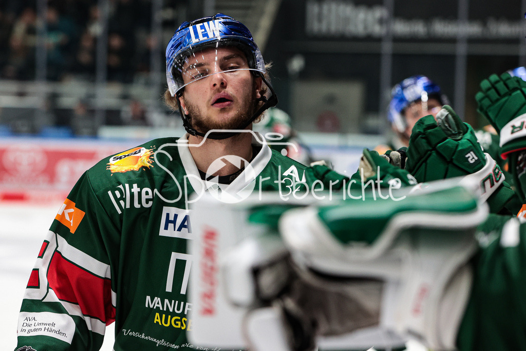 Augsburger Panther - Fischtown Pinguins Bremerhaven | Justin VOLEK (AEV #9) freut sich ueber seinen Treffer zum 4-3