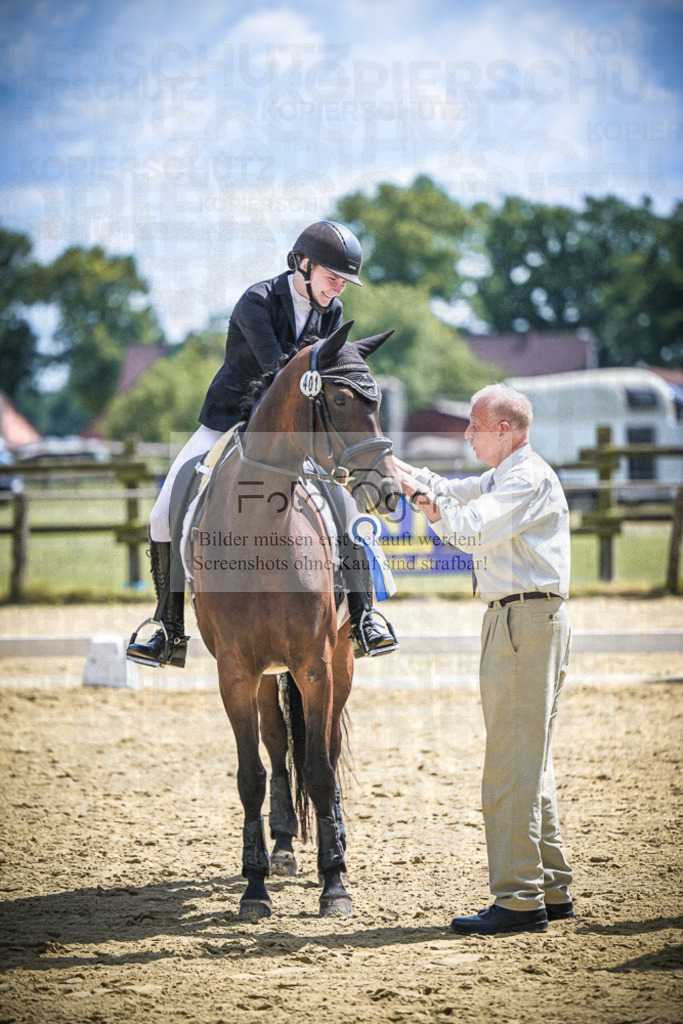 DOS_5606 | Entdecke hochwertige Reitturnierfotos von Foto Oger. Professionell, emotional und authentisch – jetzt Lieblingsmomente im Shop bestellen.Deutschlandweite Turnierfotografie. - Realisiert mit Pictrs.com