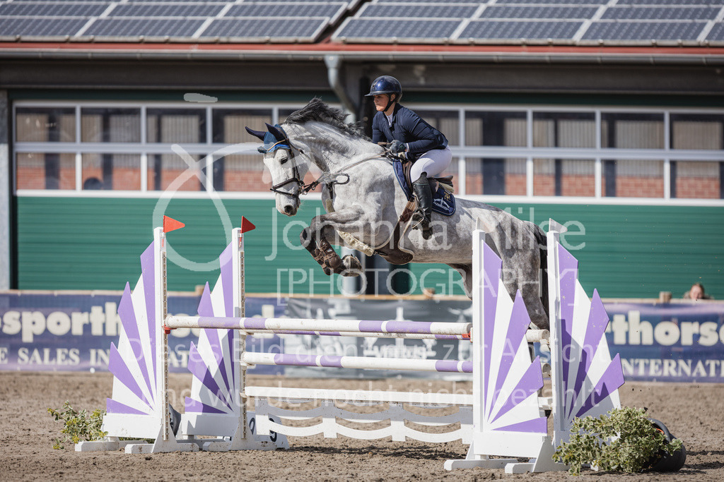 230411_Mühlen_03SprPf-L-451 | Deine schönsten Turniermomente als professionelle Fotos! Entdecke hochwertige Pferdesport-Fotografie im Online-Shop. Jetzt Fotos finden & bestellen!