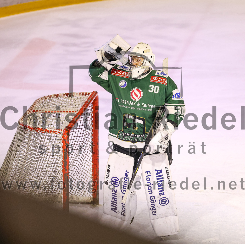 2024-02-02_073_TSV_Erding_gegen_ERSC_Amberg | Erding, Deutschland, 02.02.2024:
Eishockey, Bayernliga Vorrunde 2023 / 2024, 30. Spieltag, TSV Erding gegen ERSC Amberg, Endergebnis: 1:0

Torwart Patrick Mayer (Erding Gladiators, #30)

Foto: Christian Riedel / fotografie-riedel.net