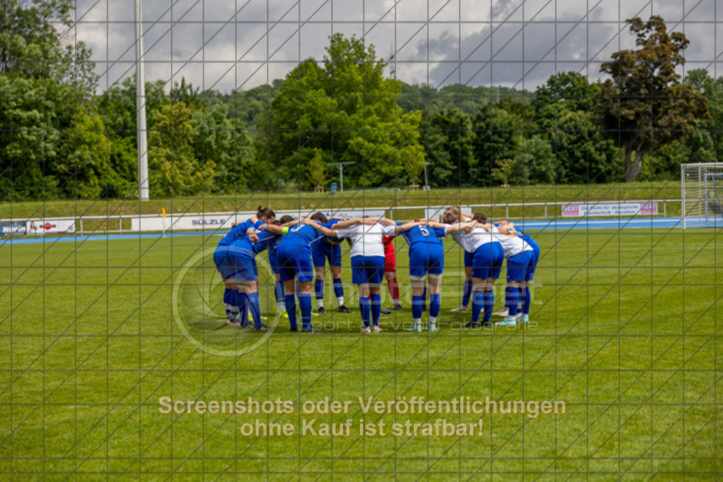 20250529_130203_0438 | #,  SGM Wendlingen-Ötlingen II (blau) vs. 1.FC Donzdorf II (schwarz), Fussball, Frauen-Bezirkspokal Finale Saison 2024/2025, Rasenplatz VfL Stadion Kirchheim, Jesinger Straße 105, 73230 Kirchheim, 29.05.2025 - 13:00 Uhr,Foto: PhotoPeet-Sportfotografie/Peter Harich