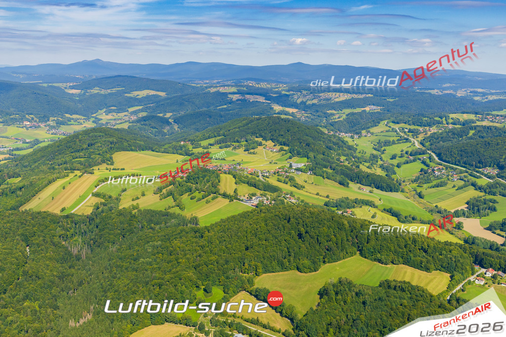 Geschenkidee Neureut bei Freyung -Die Luftbildaufnahme wurde 2025 vom UL-Flugzeug heraus erstellt ( keine Drohne ) - Hochauflösende Luftaufnahme -Nicht vergleichbar mit Google Maps oder Satelittenbilder- Die Geschenkidee !Mit Lizenz und Bildrechte bestellbar
