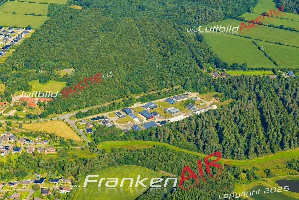 Gewerbegebiet Wallsbüll Bild- Das Luftbild wurde 2025 vom UL-Flugzeug heraus erstellt ( keine Drohne bzw. Drohnenaufnahme ) - Hochauflösende Luftaufnahme -Nicht vergleichbar mit Google Maps oder Satelittenbilder- Die Geschenkidee !Mit Lizenz und Bildrechte bestellbar - CC