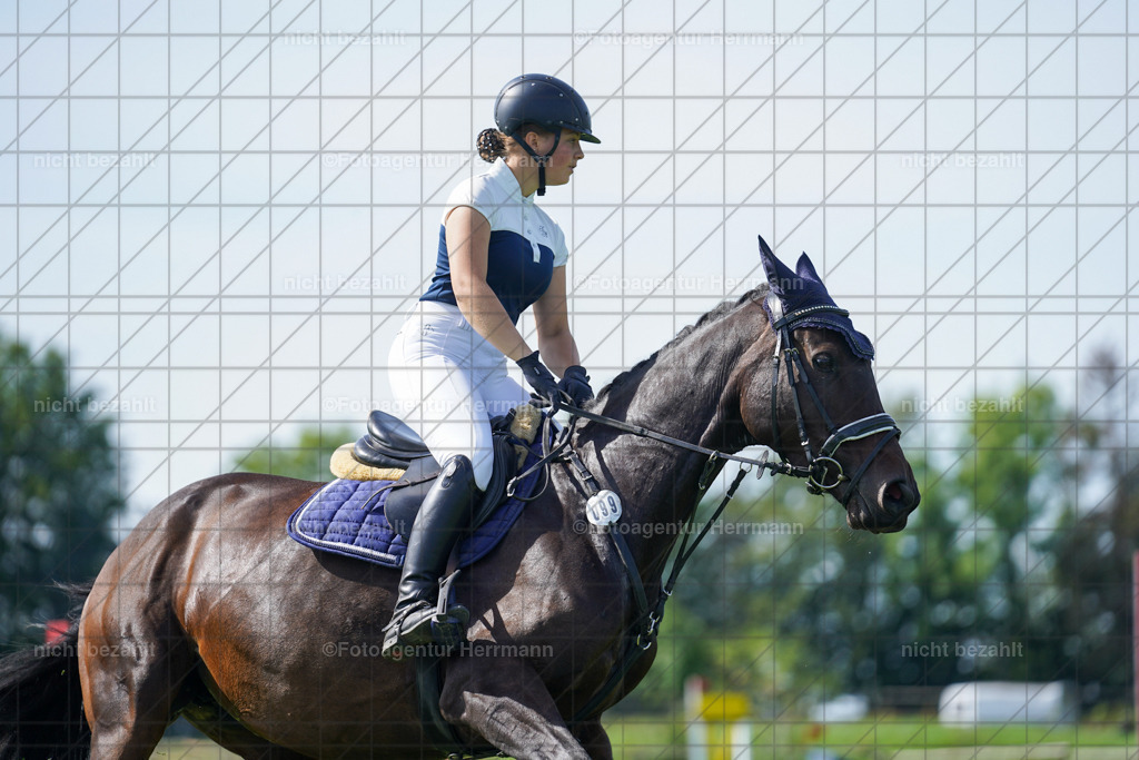 20230917-FAH09484 | Landsberg am Lech, 2023, Kaufbeuren, Kempten, Allgäu, Turnierfotografen Bayern, Fotoagentur Herrmann, Turnierbilder, Reitsport Fotos, Pferdefotograf, Augsburg, Bad Tölz, Dachau, Karlsfeld, Memmingen, Buchloe, Schwabmünchen