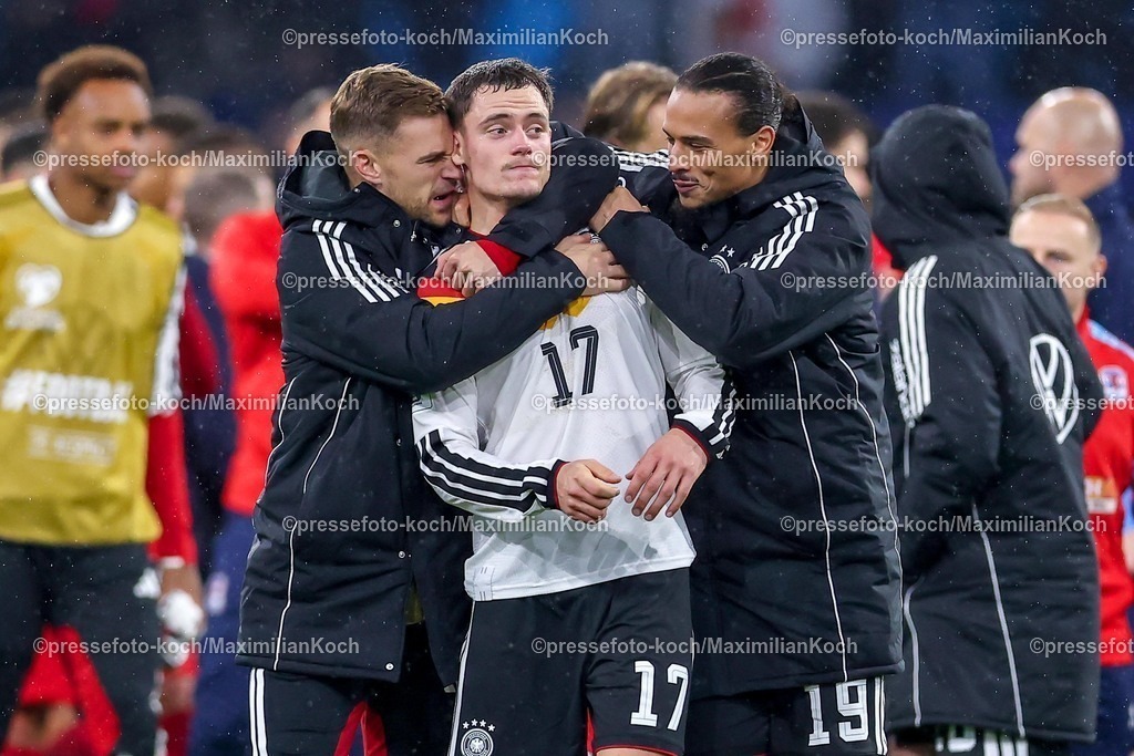 DFB14112501136 | 14.11.2025, Fußball, Länderspiel, WM-Qualifikation Europa, Deutschland - Luxemburg, Stade de Luxembourg (Croix de Gasperich, Luxemburg), 9. Spieltag, Saison 2025 2026: Joshua Kimmich (GER #06) und Leroy Sane (GER #19) umarmen Florian Wirtz (GER #17) innig nach dem Spiel Regulations prohibit any use of photographs as image sequences and or quasi-video.