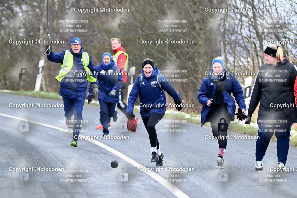 DSC_1592 | Kim Biermann (mitte) / Hilke Barfknecht (rechts) / Bahnanweiser  Thomas Erdmann \ Westeraccum 