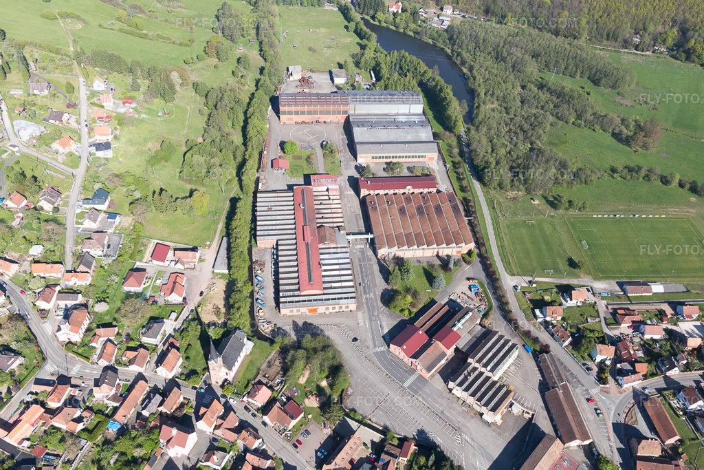 Aerial view: View of the town in Zinswiller in the state Bas-Rhin, France.Photo: IMG_099481.jpg taken on 04/30/2017 by Werner Riehm/FLY-FOTO.comResolution of the original: 4724 x 3150 px