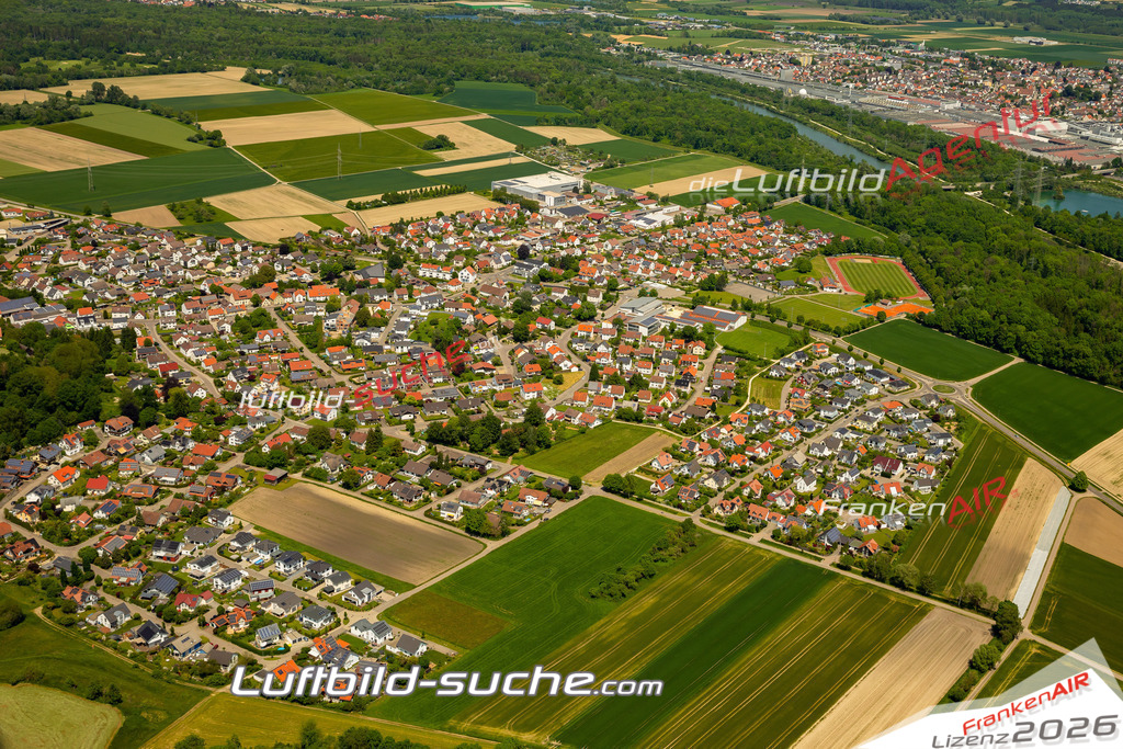 Das Luftbild zeigt  Illerrieden - Die Luftaufnahme wurde 2023 vom UL-Flugzeug aus erstellt ( keine Drohne ) - Hochauflösende Luftaufnahme - Für grossformatige Ausdrucke geeignet. Die Geschenkidee !Mit Lizenz und Bildrechte bestellbar