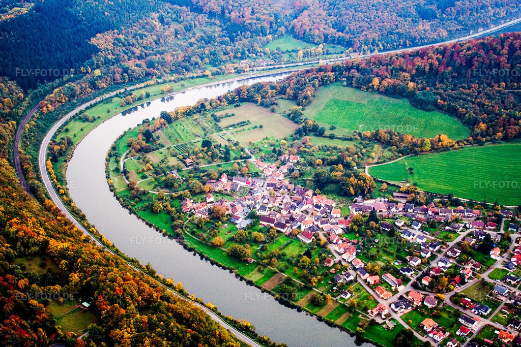 Luftbild: Neckarschleife im Ortsteil Guttenbach in Neckargerach im Bundesland Baden-Württemberg in Deutschland. Foto: IMG_14271.jpg vom 12.10.2008 durch Werner Riehm/FLY-FOTO.de