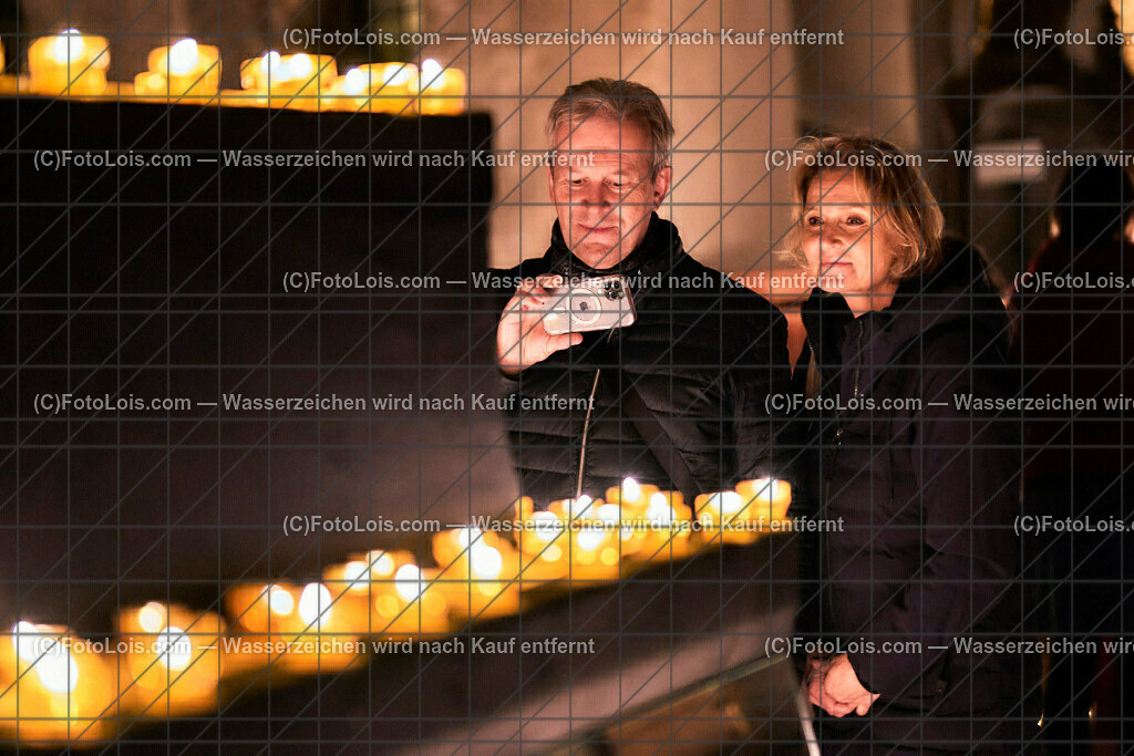 ALS2271_NACHT der tausend LICHTER_Pfarrkirche Wieselburg | (C)FotoLois.com, Alois Spandl, NACHT der 1000 LICHTER in der Pfarrkirche Wieselburg, Di 31. Okt. 2023.