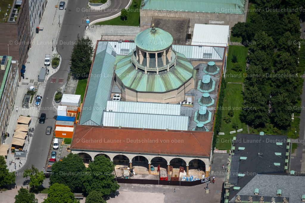 4046471 | STUTTGART 19.07.2021 Gebäude der Veranstaltungshalle " Württembergischer Kunstverein " am Schloßplatz im Ortsteil Oberer Schlossgarten in Stuttgart im Bundesland Baden-Württemberg, Deutschland. Weiterführende Informationen bei: Württembergischer Kunstverein Stuttgart. // Building of the indoor arena " Wuerttembergischer Kunstverein " in the district Oberer Schlossgarten in Stuttgart in the state Baden-Wuerttemberg, Germany. Further information at: Wuerttembergischer Kunstverein Stuttgart. Foto: Gerhard Launer