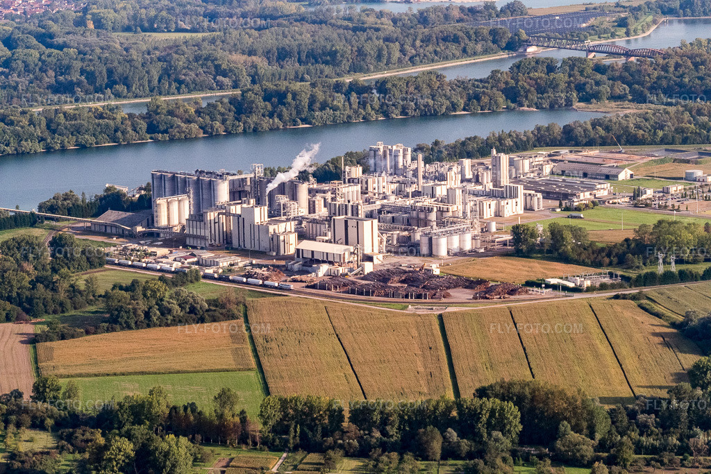 Aerial view: Roquette Frères chemical factory on the banks of the Rhine in Seltz in the state Bas-Rhin, France.Photo: P1000882.jpg taken on 09/15/2014 by Werner Riehm/FLY-FOTO.comResolution of the original: 5472 x 3648 pxRoquette: Turning Nature’s Potential into Life’s Essentials