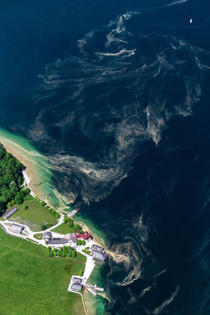 dr__0097444_koenigsee_stbartolomae.jpg | SCHöNAU AM KöNIGSSEE 19.05.2022 Kirchengebäude der Kapelle Wallfahrtskirche St.Bartholomä am Königsee an der Straße Kessel-St Bartholomä in Schönau am Königssee im Bundesland Bayern, Deutschland. // Churches building the chapel Wallfahrtskirche St.Bartholomae on Koenigsee on street Kessel-St Bartholomae in Schoenau am Koenigssee in the state Bavaria, Germany. Foto: Daniel Reiter