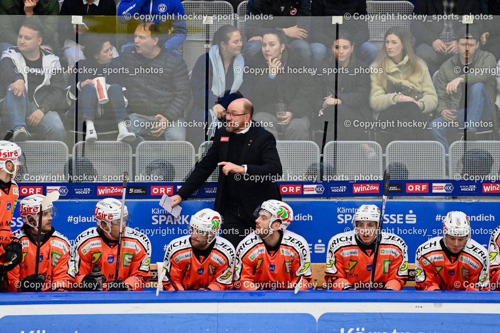 EC IDM WÄRMEPUMPEN VSV vs. MOSER MEDICAL GRAZ99ERS | Headcoach Graz 99ers Daniel Lacroix, Spielerbank Graz 99ers, EC IDM WÄRMEPUMPEN VSV vs. MOSER MEDICAL GRAZ99ERS, EC IDM WÄRMEPUMPEN VSV vs. MOSER MEDICAL GRAZ99ERS am 17.03.2026 in Villach (Stadthalle Villach), Austria, (Photo by Bernd Stefan)