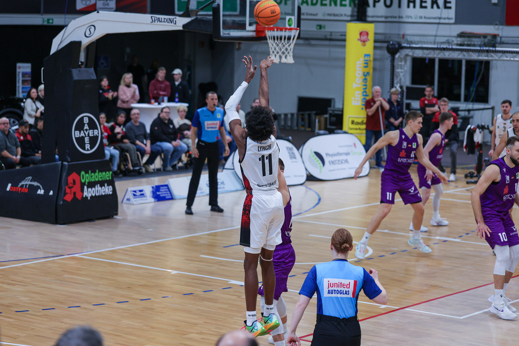 Pro A BAYER GIANTS vs BG Göttingen-1 | Fotos von Basketballspielen aus dem Raum NRW fotografiert von Gero Mueller-Laschet und Daniel Schaefer - Realisiert mit Pictrs.com