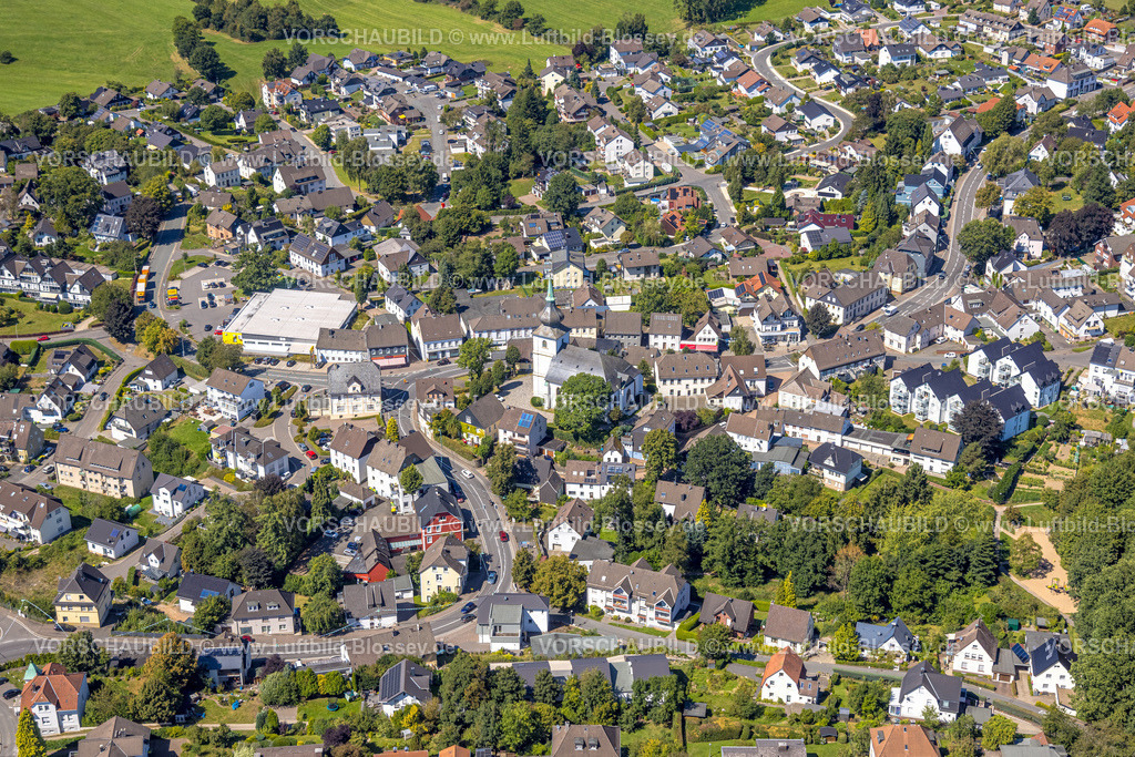 Kierspe250813052 | Luftbild, Wohngebiet mit evang. Margarethenkirche, Kierspe-Dorf, Kierspe, Sauerland, Nordrhein-Westfalen, Deutschland