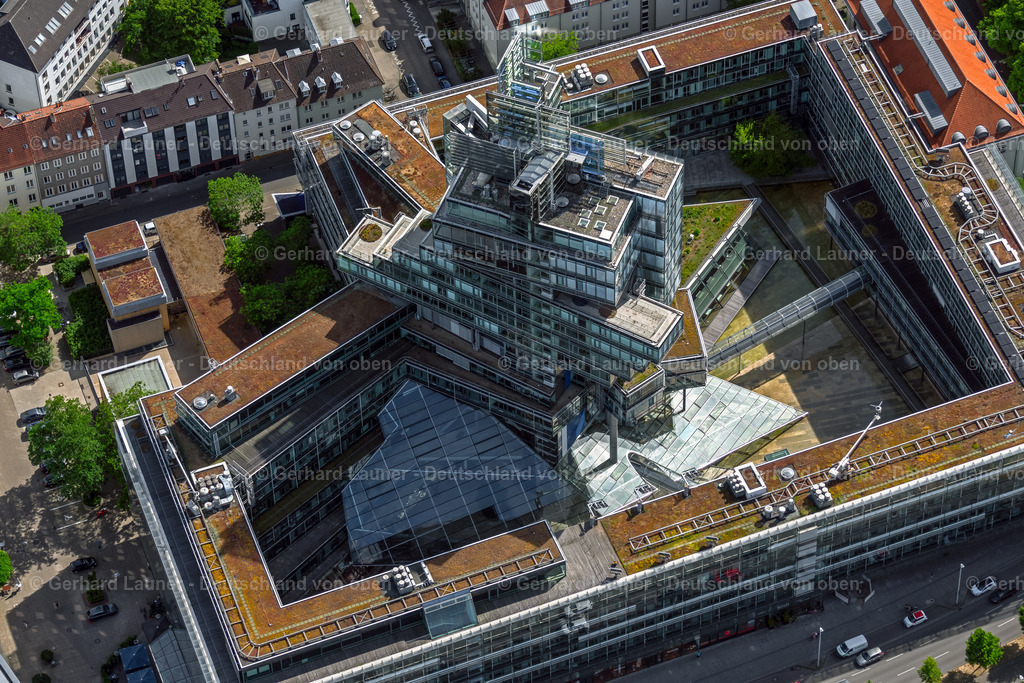 4031001 | HANNOVER 02.06.2020 Banken- Verwaltungsgebäude des Finanzdienstleistungs- Unternehmens der NORD/LB Norddeutsche Landesbank Girozentrale am Friedrichswall im Ortsteil Südstadt-Bult in Hannover im Bundesland Niedersachsen, Deutschland. Erbaut nach dem Entwurf der Behnisch Architekten. // Banking administration building of the financial services company of NORD/LB Norddeutsche Landesbank Girozentrale on Friedrichswall in the district Suedstadt-Bult in Hannover in the state Lower Saxony, Germany. Foto: Gerhard Launer