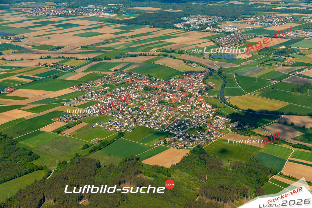 Das Luftbild zeigt :  Gablingen - Die Luftaufnahme wurde 2024 vom UL-Flugzeug aus erstellt ( keine Drohne ) - Hochauflösende Luftaufnahme - Für grossformatige Ausdrucke geeignet. Die Geschenkidee !Mit Lizenz und Bildrechte bestellbar