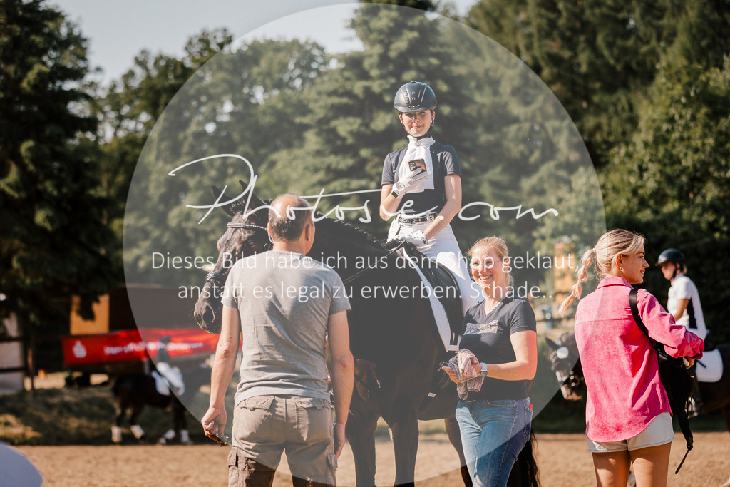 3I6A9131 | Stimmungsvolle Portraits und Reitsportfotografie im Ruhrgebiet und im Münsterland.

Pferdefotografie, Hundefotografie, Tierfotografie, Reportagen, Portraits von Tier und Mensch, Turnierfotografie in Bochum, Recklinghausen, Marl, Haltern am See, Dülmen.. - Realisiert mit Pictrs.com