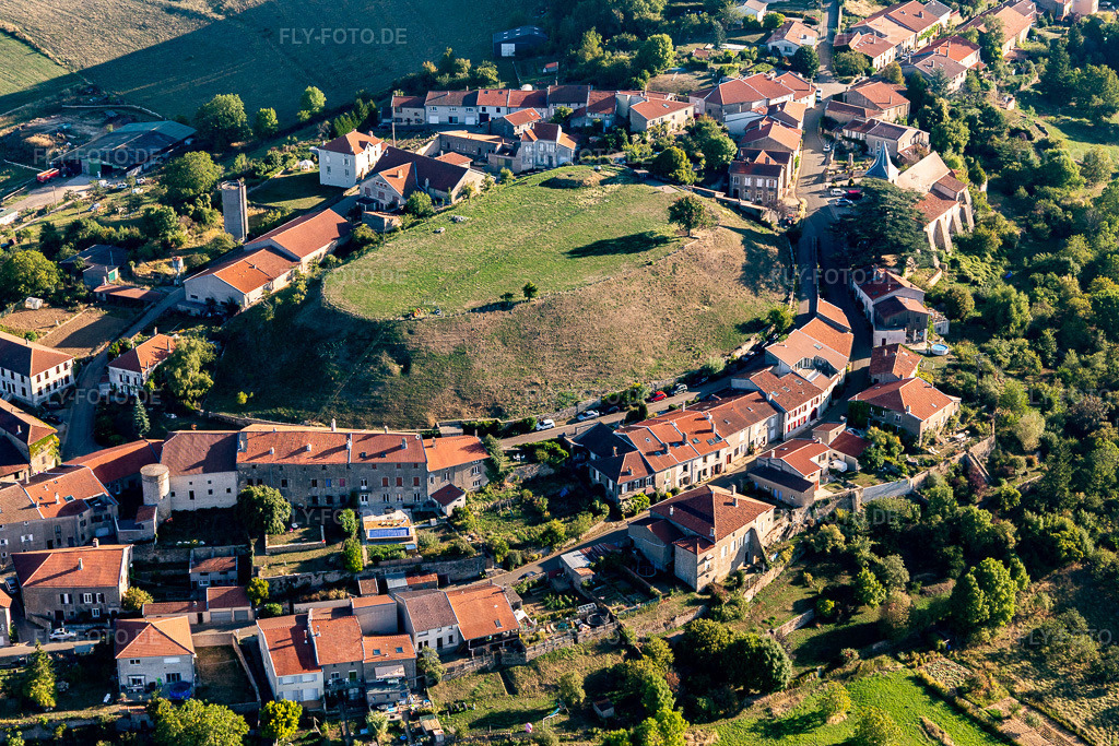 Luftbild: Dorf mit Halde im Ortskern in Amance im Bundesland Meurthe-et-Moselle in Frankreich. Foto: IMG_118169.jpg vom 15.09.2019 durch Werner Riehm/FLY-FOTO.de