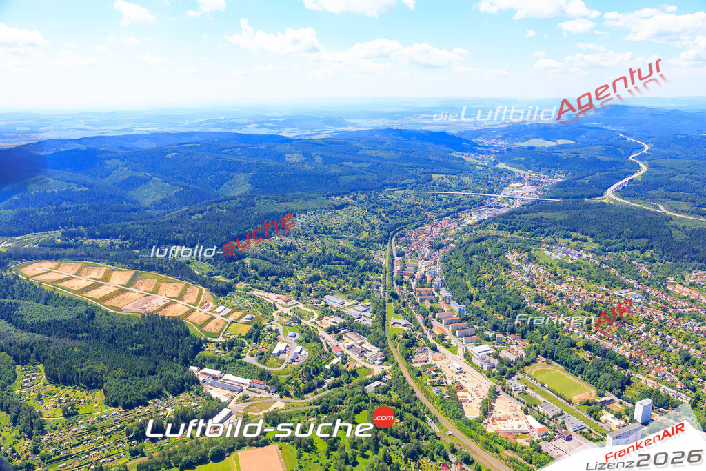Die Luftaufnahme der Stadt Suhl wurde vom UL-Flugzeug heraus erstellt ( keine Drohne )- hohe Auflösung für beste Qualität