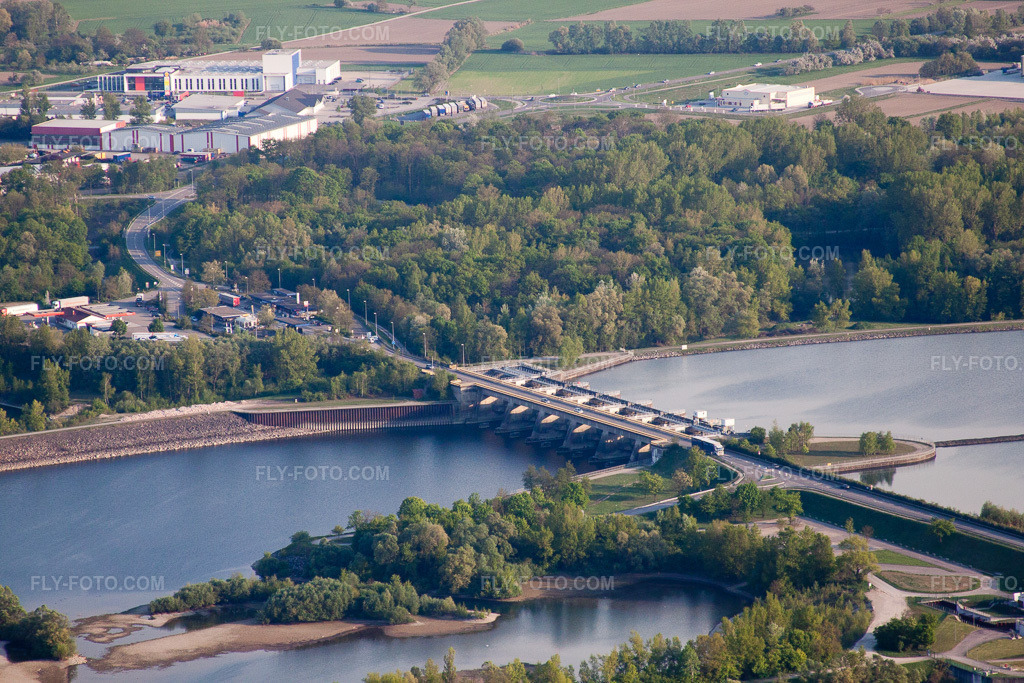 Aerial view: Sluice in Gambsheim in the state Bas-Rhin, France. – Photo: IMG_39550.jpg taken on 04/14/2011 by Werner Riehm/FLY-FOTO.com – Resolution of the original: 4752 x 3168 px