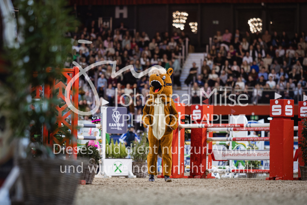 240113_Münster_Kostümspringen-311 | Deine schönsten Turniermomente als professionelle Fotos! Entdecke hochwertige Pferdesport-Fotografie im Online-Shop. Jetzt Fotos finden & bestellen!