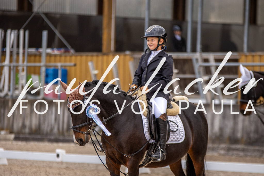 IMG_3611 | Erleben Sie dynamische Sport- und emotionale Tierfotografie in Süddeutschland mit Fotos von Paula. Spezialisiert auf Pferde- und Hundefotografie sowie Sportevents. Kontaktieren Sie mich für einzigartige und ausdrucksstarke Bilder Ihrer besonderen Momente. - Realisiert mit Pictrs.com