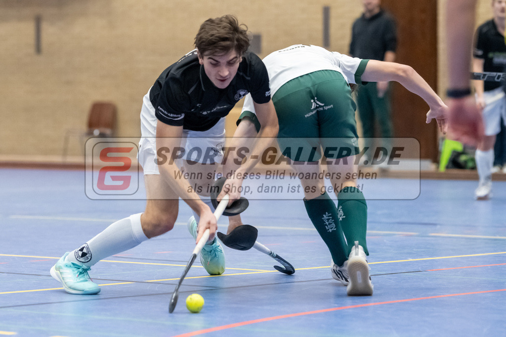 SFE_20231217_0080 | Neuss, Deutschland, 17.12.2023: Samir Khelil (SW Neuss) im Kampf um den Ball waehrend des Spiels der Halle 1. Bundesliga Herren zwischen SW Neuss vs Uhlenhorst Mülheim im Stadionhalle (SW Neuss) am 17.12.2023 in Neuss, Deutschland. (Foto von Stephan Fehrmann)

Neuss, Germany, 17.12.2023: Samir Khelil (SW Neuss) in the battle of the ball during the game of Halle 1. Bundesliga Herren between SW Neuss vs Uhlenhorst Mülheim in Stadionhalle (SW Neuss) at 17.12.2023 in Neuss, Deutschland. (Foto von Stephan Fehrmann)