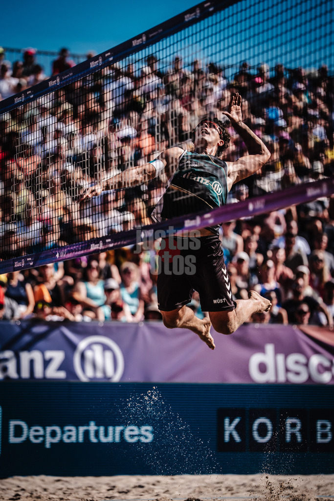 Beachvolleyball | Männer | Deutsche Meisterschaften 2025 Timmendorfer Strand | 07.09.2025 | Lui Wüst beim Angriff