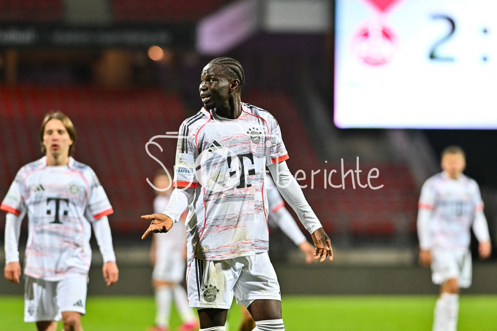 1. FC Nürnberg II - FC Bayern Amateure | NÜRNBERG, GERMANY - 21. APRIL: im Bild Bajung DARBOE (FC Bayern München II 7) während dem Match zwischen dem 1. FC Nürnberg II und den Amateuren des FC Bayern am 30. Spieltag der Regionalliga Bayern im Max-Morlock Stadion