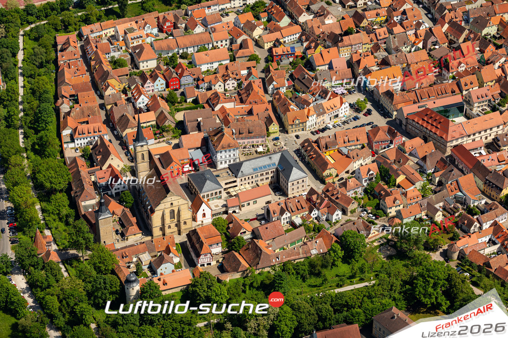 Die Luftaufnahme Altstadt - Iphofen wurde 2022 vom Flugzeug aus (keine Drohne) erstellt. Hohe Auflösung -für große Poster und Wandbilder geeignet - Garantiert!