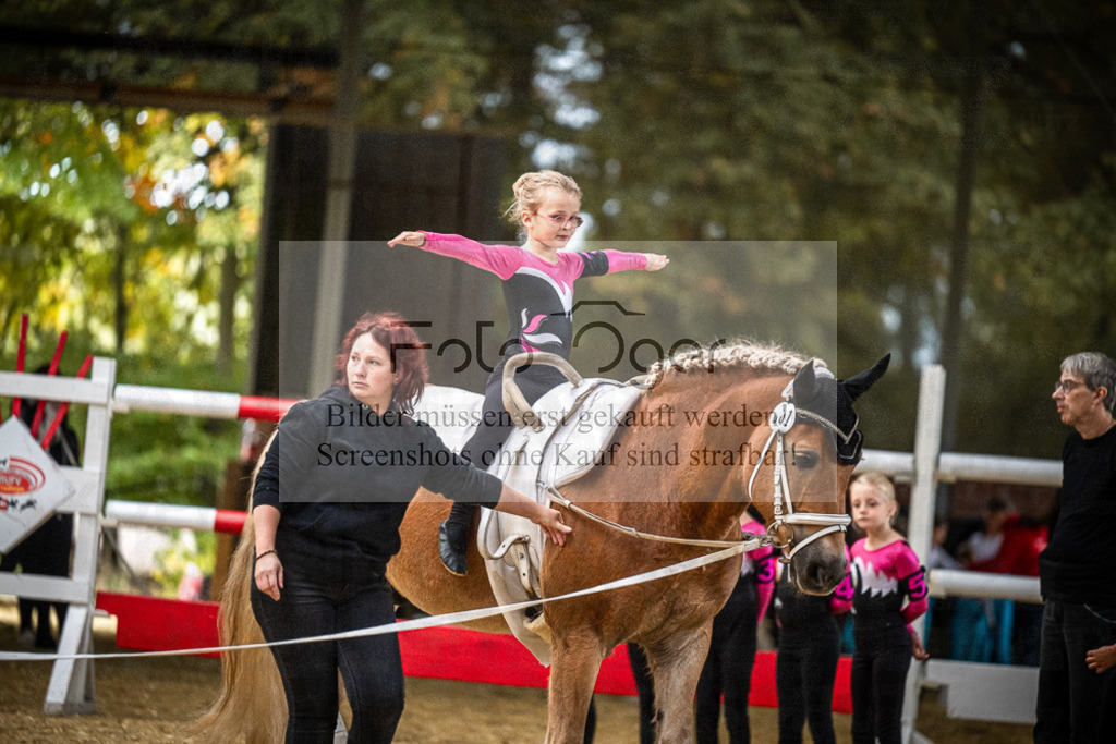 DOS_0150 | Entdecke hochwertige Reitturnierfotos von Foto Oger. Professionell, emotional und authentisch – jetzt Lieblingsmomente im Shop bestellen.Deutschlandweite Turnierfotografie. - Realisiert mit Pictrs.com