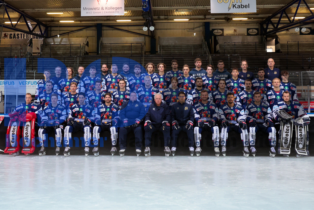 Deutsche Eishockey Liga (DEL): Iserlohn Roosters Teamshooting {date} -  | {headline}(Foto: Sebastian Sendlak / BOND) - Realisiert mit Pictrs.com