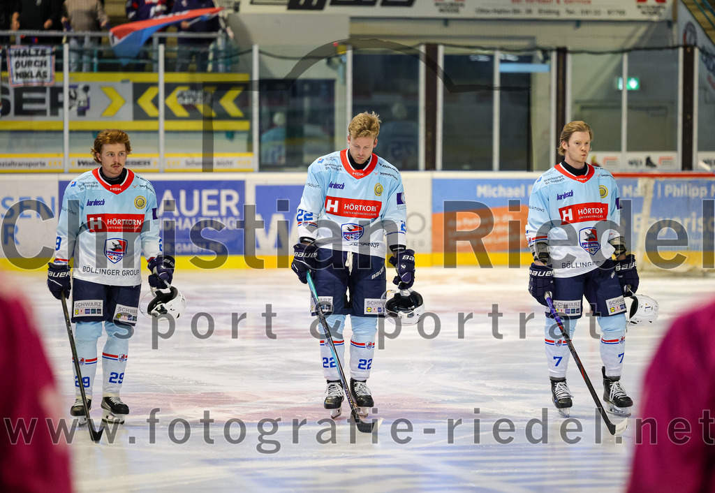 2025-10-05_012_TSV_Erding_gegen_Heilbronner_Falken | Erding, Deutschland, 05.10.2025:Eishockey, Oberliga Süd 2025 / 2026, 6. Spieltag, TSV Erding gegen Heilbronner Falken, Endergebnis: 3:1Calder Anderson (Heilbronner Falken, #29), Thore Weyrauch (Heilbronner Falken, #22), Spencer Berry (Heilbronner Falken, #7)Foto: Christian Riedel / fotografie-riedel.net