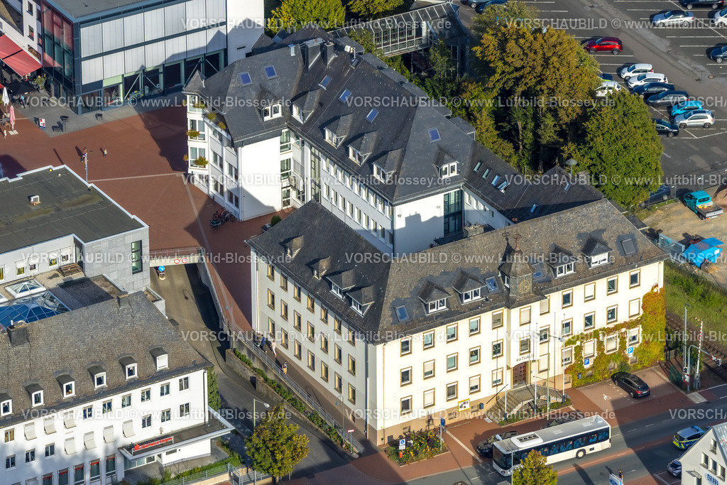 Kreuztal230911884 | Luftbild, Rathaus Stadtverwaltung, Kreuztal, Siegerland, Nordrhein-Westfalen, Deutschland