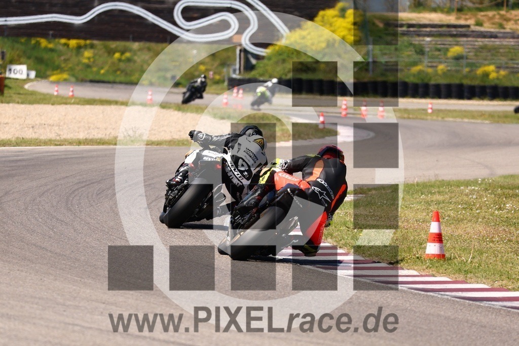 0010-20260423_01575 | Schöne Erinnerungen an spannende Momente - das festzuhalten ist unser Job. PIXELrace.de ist seit 2003 auf den Rennstrecken Europas unterwegs um die Action draußen beim Fahren und die wunderbare Stimmung imm Fahrerlager für euch einzufangen.