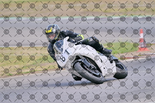 26bt05-1847 | markuskiefer.com - Realisiert mit Pictrs.com