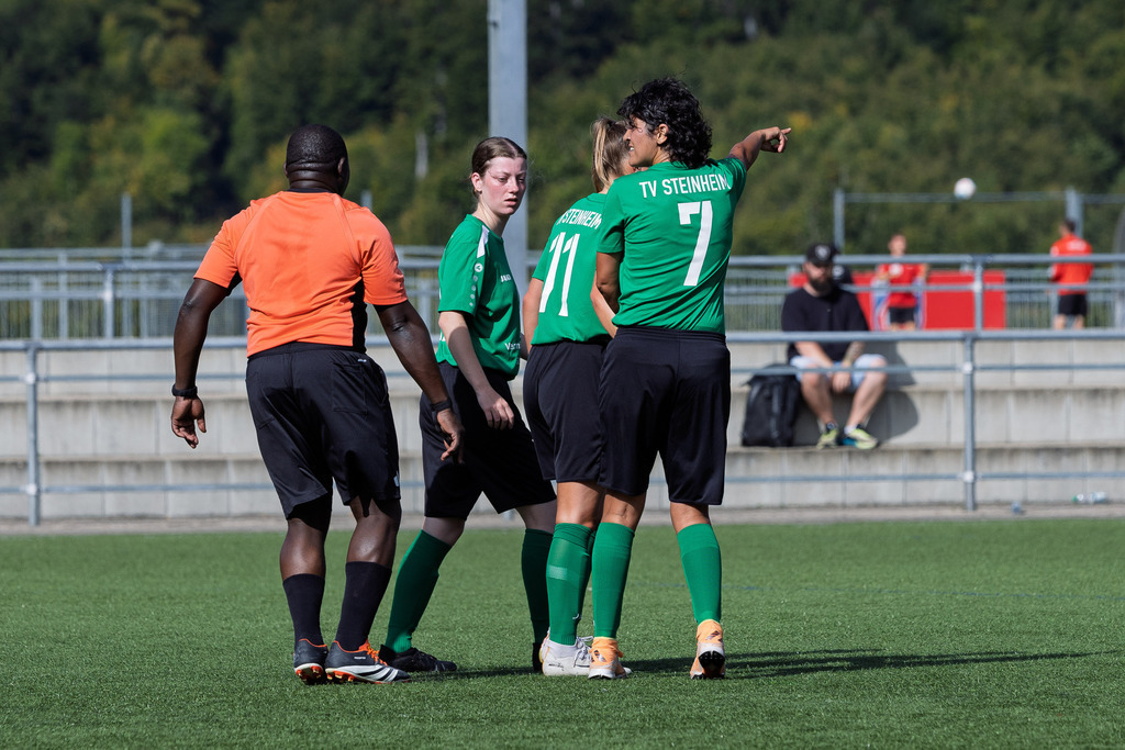 FCHSTE_250921_1367 | 1.FC Heidenheim 1846 II vs. TV Steinheim, Fußball, Frauen, Bezirksliga, 2025/2026, 2.Spieltag, 21.09.2025 in Heidenheim, Kunstrasen b. Voith-Arena West(Foto: Michael Bulling) - Realisiert mit Pictrs.com