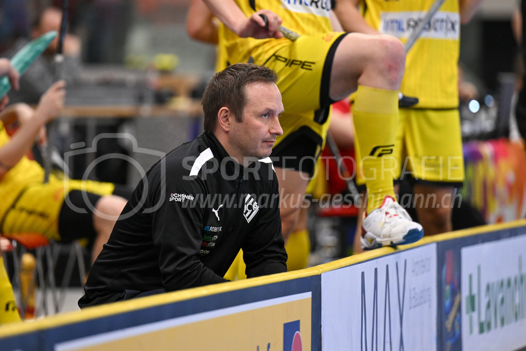 HC Rychenberg vs Floorball Köniz - 18. Dezember 2022 | HC Rychenberg vs Floorball Köniz
AXA Arena, Winterthur
Kari Koskelainen (Assistent HC Rychenberg).
Bild: Sportfotografie Markus Aeschimann | www.markus-aeschimann.ch - Realisiert mit Pictrs.com