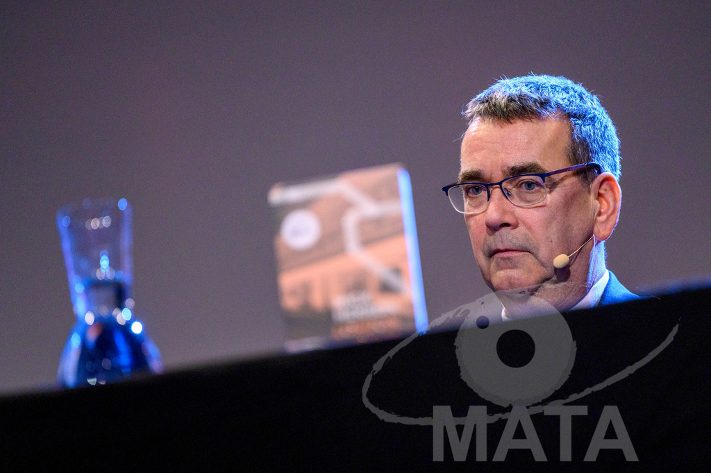 _DWA5324 | Mick Herron bei der lit.Cologne 2023 Veranstaltung 'Mick Herron erklärt die London Rules' im Ostermann-Saal. Köln, 08.03.2023 - Realisiert mit Pictrs.com