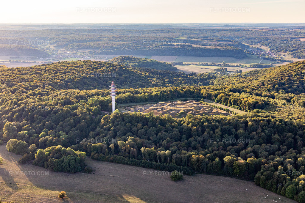 Aerial view: View of the town in Mont-lès-Neufchâteau in the state Vosges, France.Photo: IMG_118292.jpg taken on 09/15/2019 by Werner Riehm/FLY-FOTO.comResolution of the original: 5157 x 3438 px