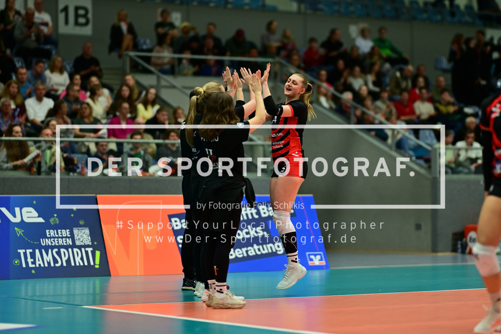 Volleyball I Frauen I Saison 2025-2026 I Bundesliga I Hauptrunde I ETV Hamburger Volksbank Volleys - VfB 91 Suhl I 111843 | Der Sportfotograf. - Realized with Pictrs.com