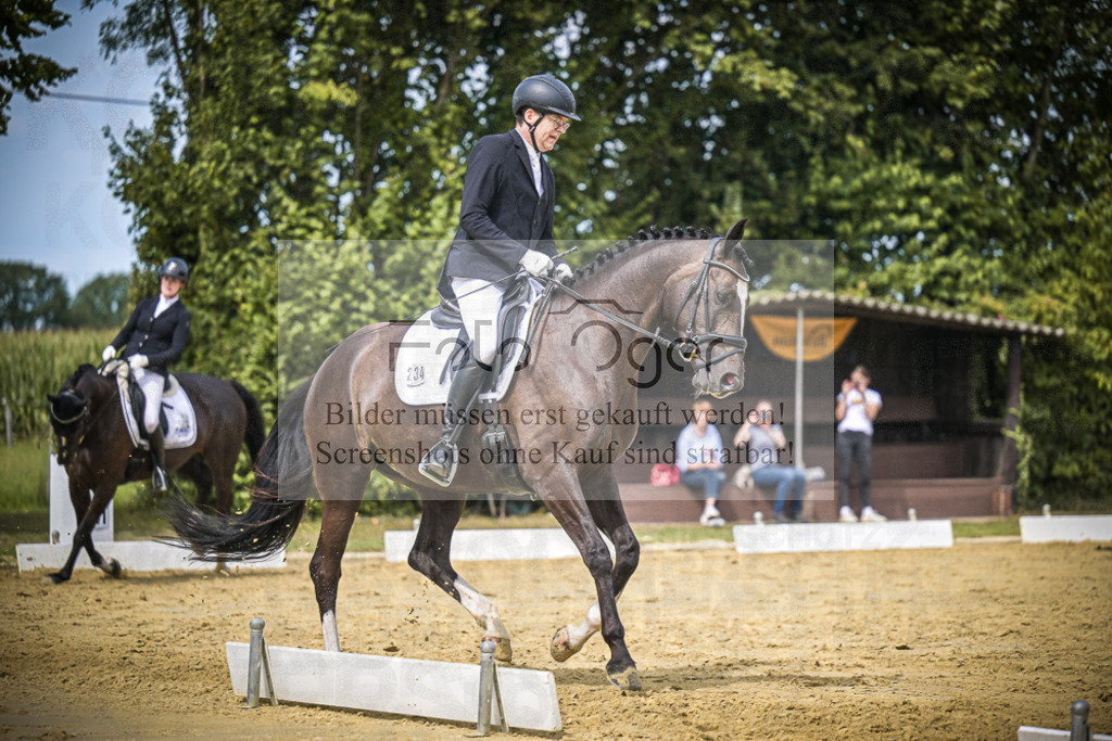 DOS_2861 | Entdecke hochwertige Reitturnierfotos von Foto Oger. Professionell, emotional und authentisch – jetzt Lieblingsmomente im Shop bestellen.Deutschlandweite Turnierfotografie. - Realisiert mit Pictrs.com