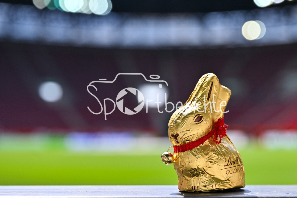 FC Augsburg - SG Eintracht Frankfurt | Frohe Ostern aus der WWK Arena in Augsburg / Goldhase / Lindt / Symbolbild / Werbung / Bundesliga: FC Augsburg - Eintracht Frankfurt, WWK Arena am 20.04.2025