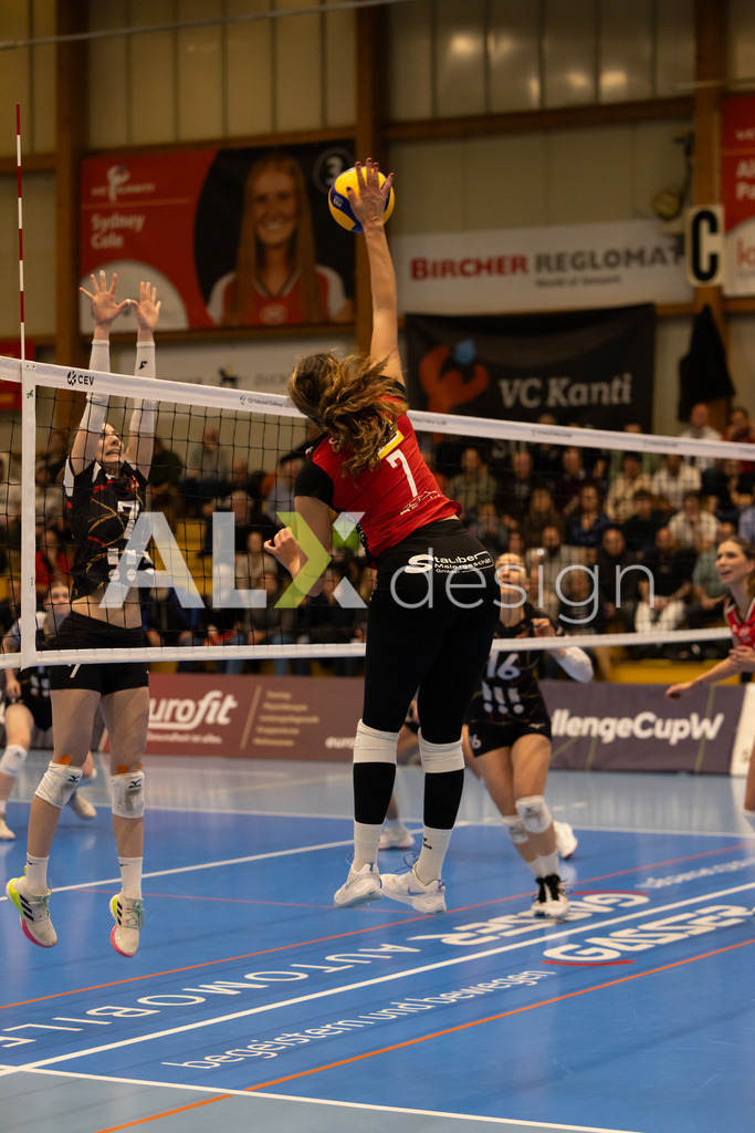 Volleyball I Frauen I Saison 2025-2026 I CEV Volleyball Challenge Cup 2026 | Women I 16th Finals I VC Kanti Schaffhausen - TJ Ostrava I 03.12.2025 | VC Kanti Schaffhausen - 7 Erin Shomaker (USA) – Aussen - Realisiert mit Pictrs.com