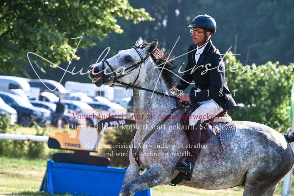 DSC_7500 | Pferde- und Turnierfotografie in Westsachsen. Pferdeportraits, Auftragszeichnungen und intuitive Kunst.